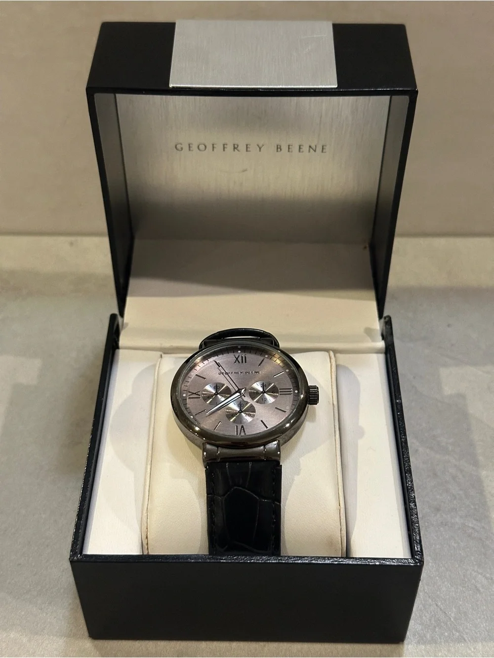 Geoffrey Beene In Box Men's Silver Black Leather Strap Watch **Needs Battery**